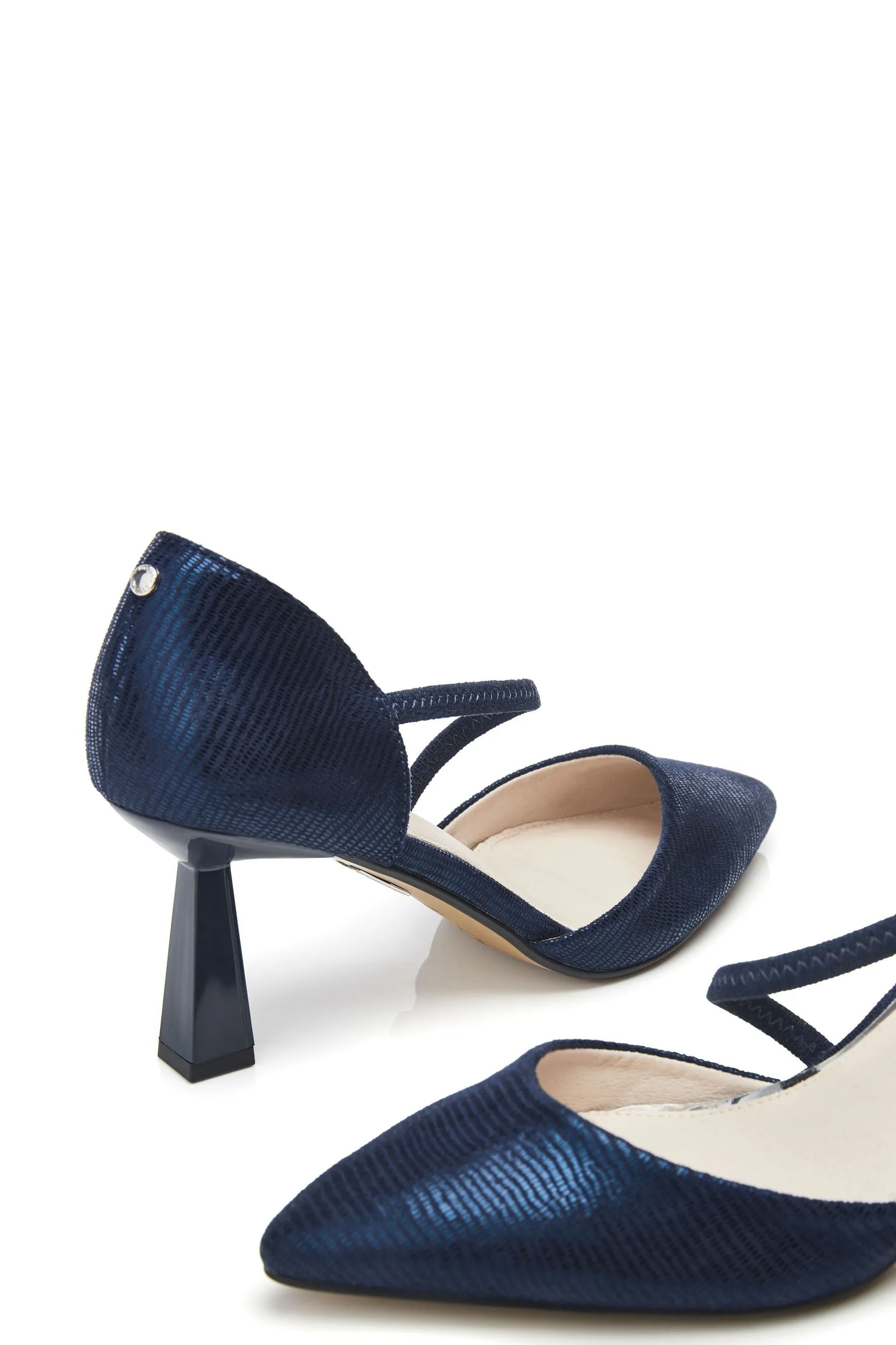 Moda in Pelle - Camariya - Scarpe a punta con tacco sul retro