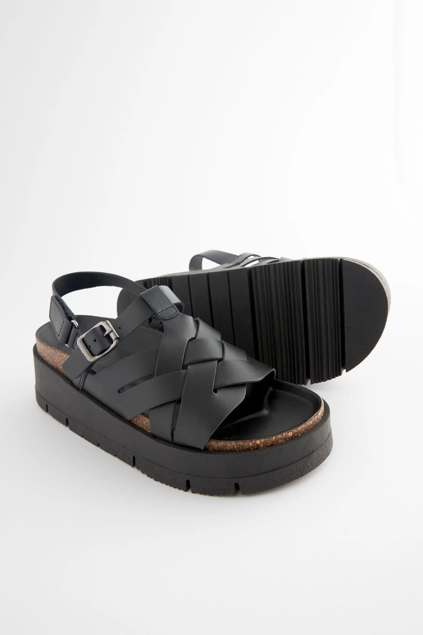 Nero  - Sandali in pelle intrecciata con zeppa e plateau